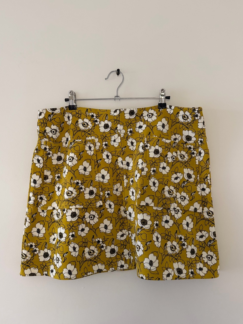 Maeve Marisela Mustard Floral A-Line Mini Skirt
Front pockets Bold Print - Picture 2 of 5